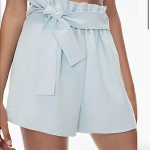 Aritzia Wilfred paper bag short with belt — size 6